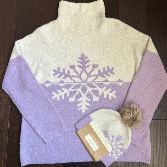 Christian Siriano Snowflake Sweater with Matching Beanie Hat - Picture 1 of 9